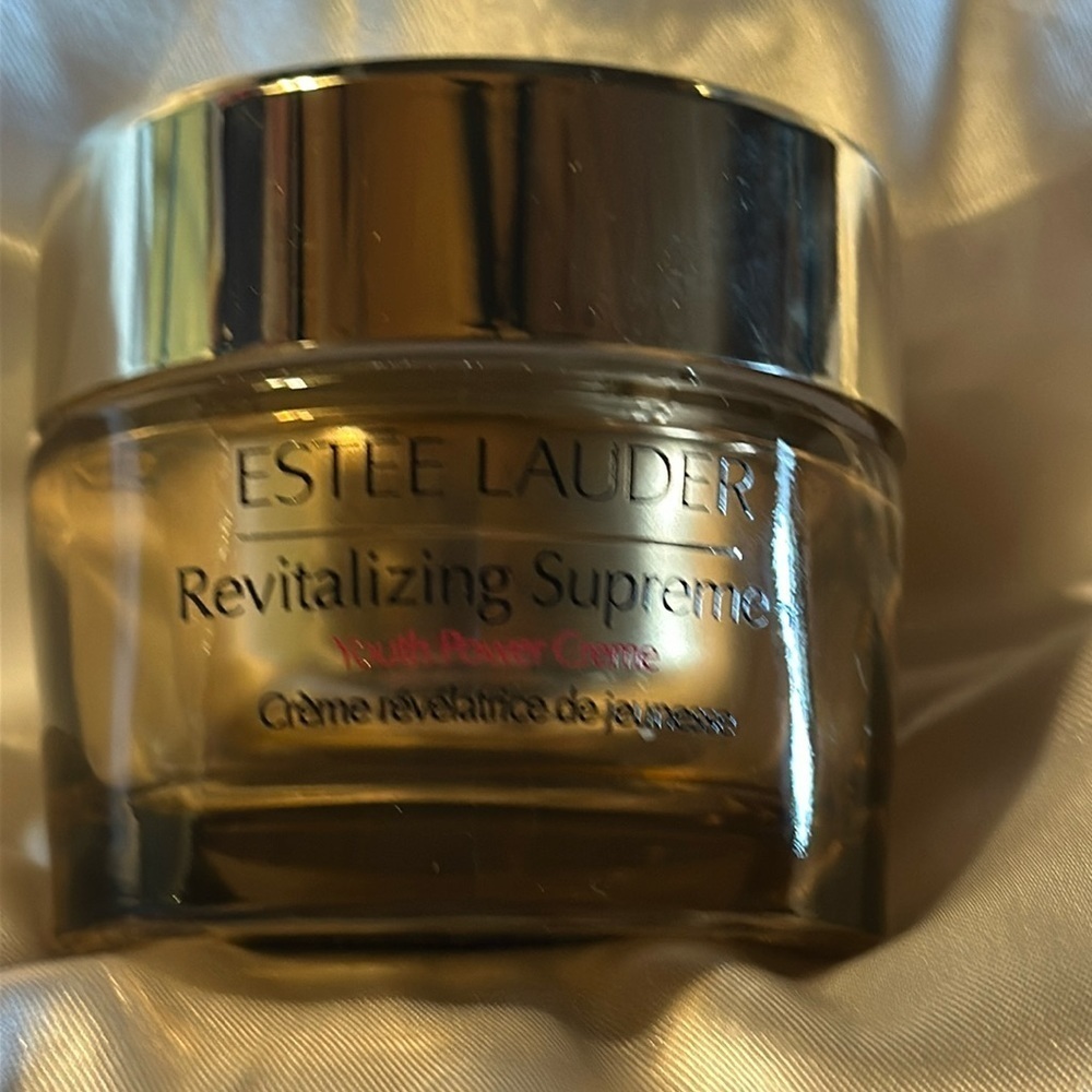 Full Size (1oz) Estée Lauder Revitalizing Supreme Plus Youth Power Crème